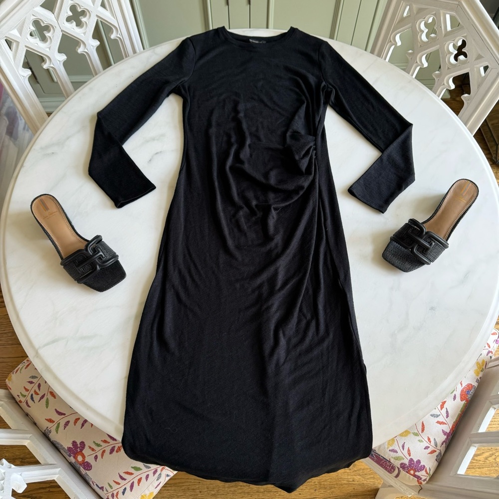 Classic Black Long-Sleeve Midi Dress - Picture 4 of 12